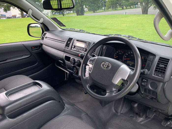 Toyota Hiace - 2018 - Image 2