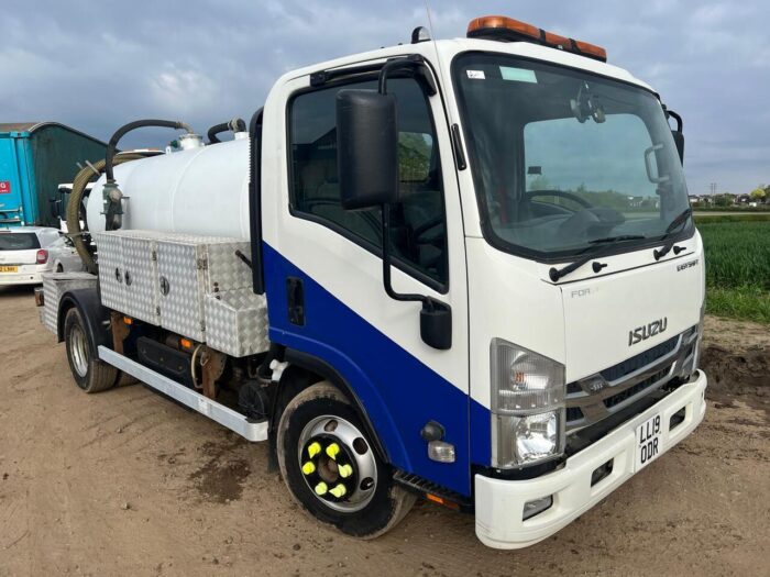 Isuzu Forward Trucks - Image 3