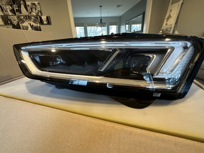 Audi R8 – Headlight Assemblies