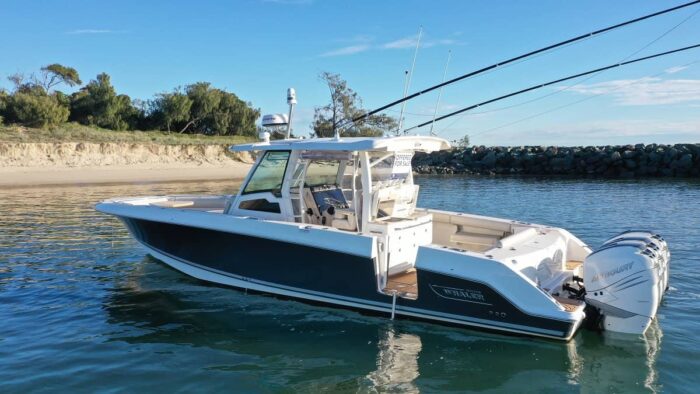Boston Whaler 380 Outrage - Image 3