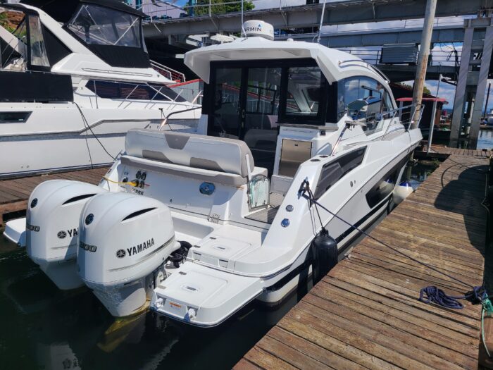 Four Winns Vista 355 Coupe OB - Image 4