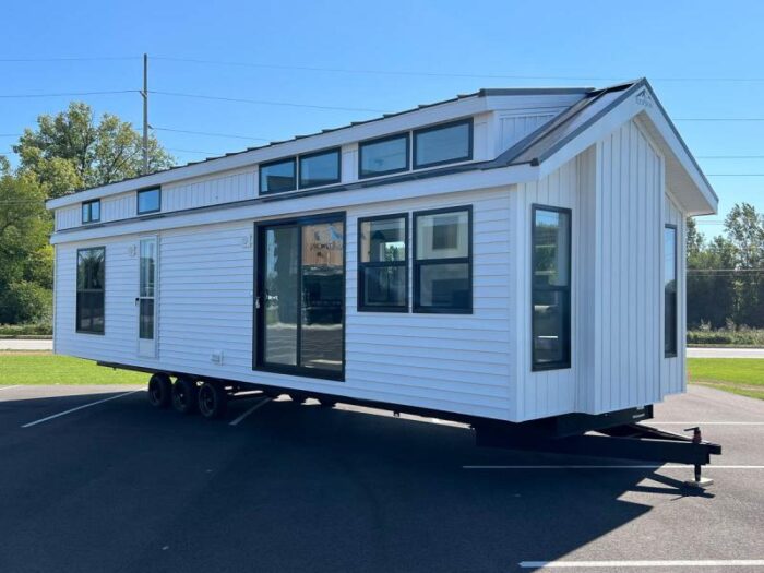 Container Cabin 4U "Off-the-Grid" Home - Image 2