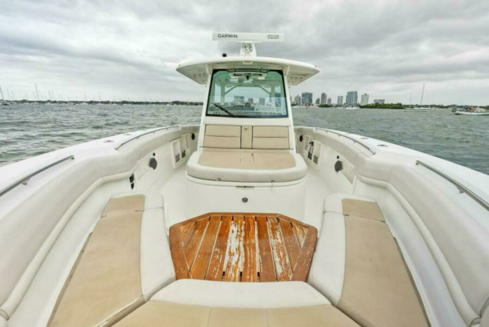 Boston Whaler 380 Outrage - Image 9