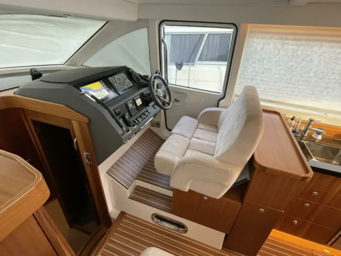 Nimbus 405 Flybridge - Image 8
