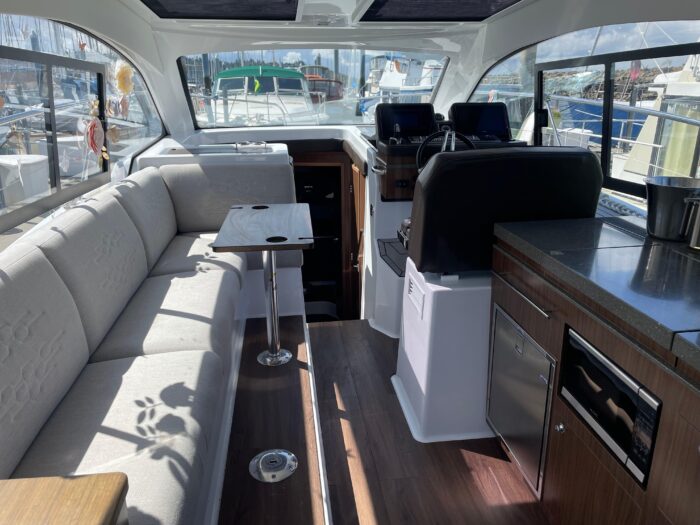 Four Winns Vista 355 Coupe OB - Image 7