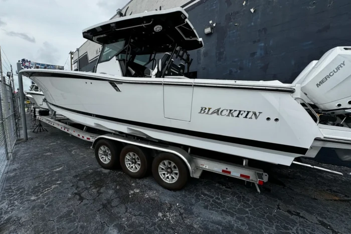 Blackfin 332 CC - Image 11