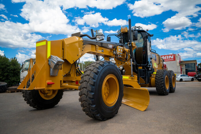 Caterpillar 140 Motor Grader - Image 11