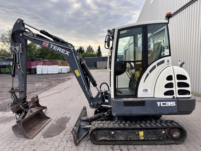 Schaeff HR 32 Rough Terrain Crane - Image 5
