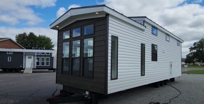 Container Cabin 4U "Off-the-Grid" Home - Image 3