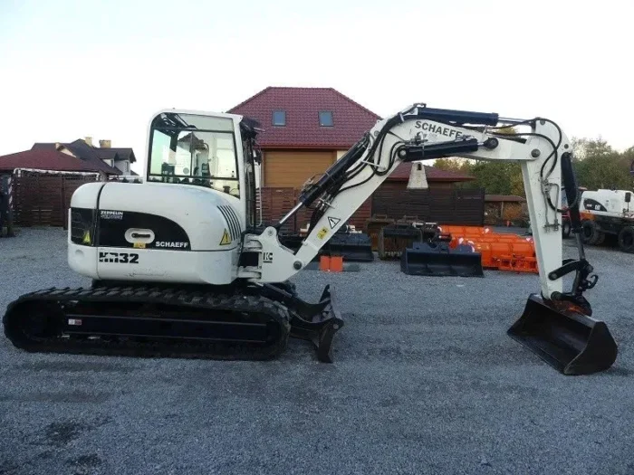 Schaeff HR 32 Rough Terrain Crane - Image 9