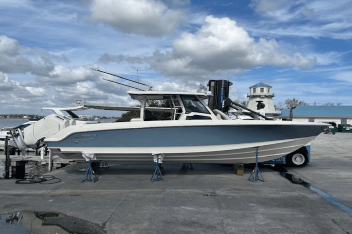 Boston Whaler 380 Outrage - Image 14