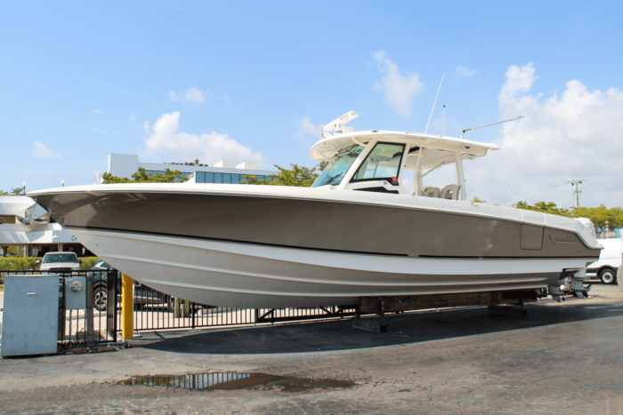 Boston Whaler 380 Outrage - Image 15