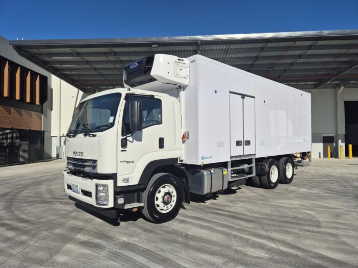Isuzu NQR75LE4 5-ton Refrigerated Truck - Image 2
