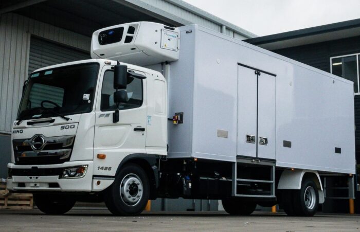 Hino 500 Series Refrigerated Truck - Image 2