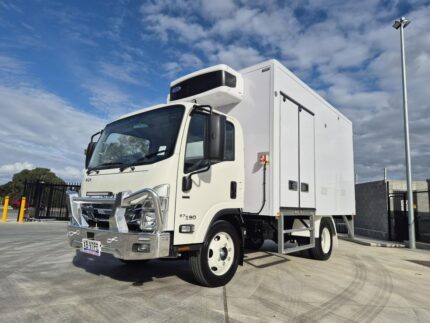 Isuzu NQR75LE4 5-ton Refrigerated Truck