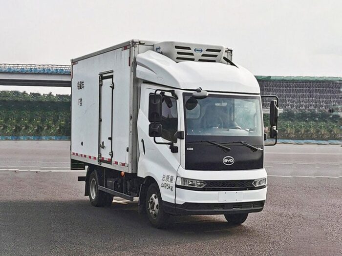 BYD T4K Electric Refrigerated Van - Image 3