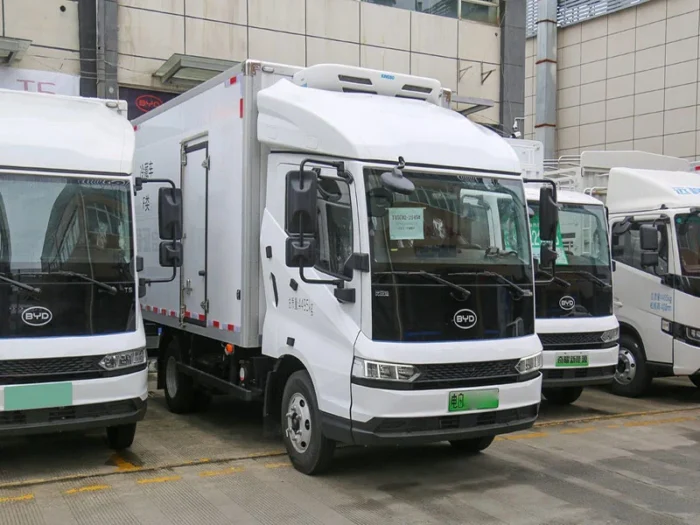 BYD T4K Electric Refrigerated Van - Image 4
