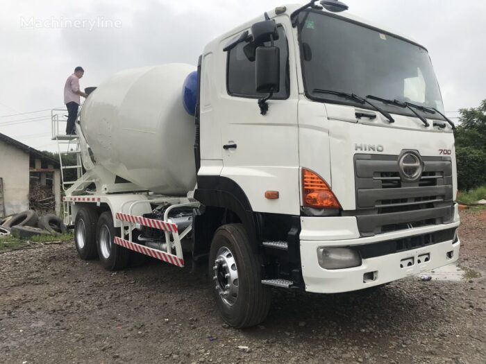 Hino 700 Series 8x4 Concrete Mixer - Image 4