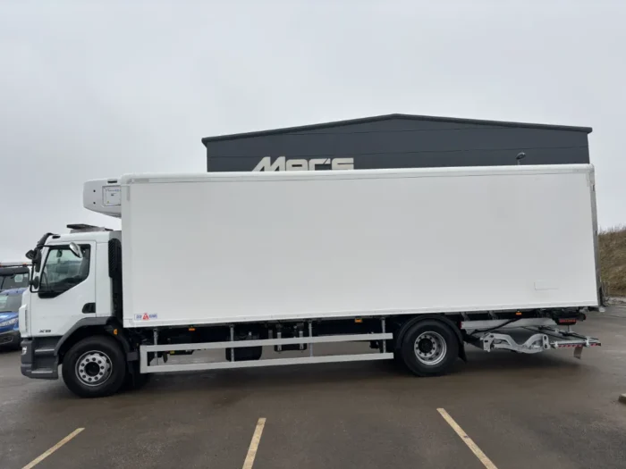 DAF XB260 4×2 Refrigerated Truck - Image 5